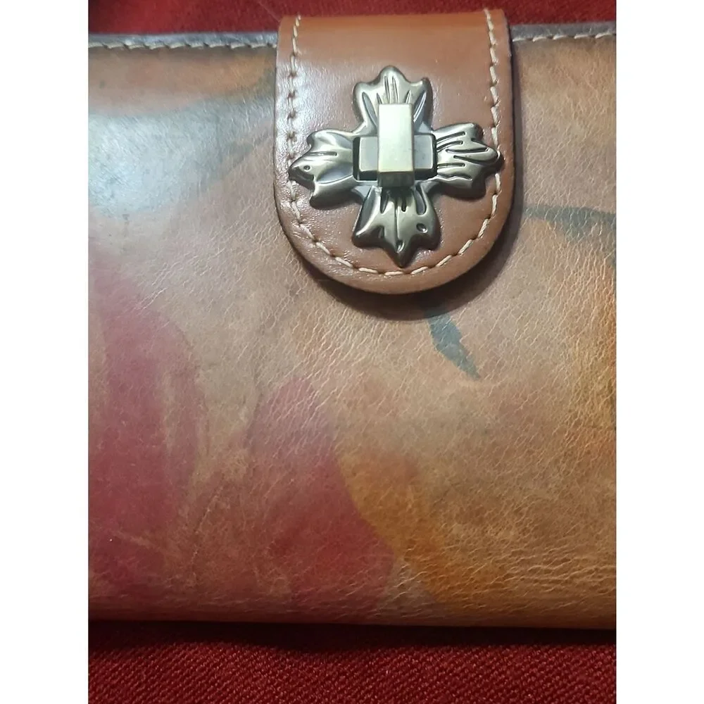 Paricria Nash Leather Floral Accent Women’s Wallet